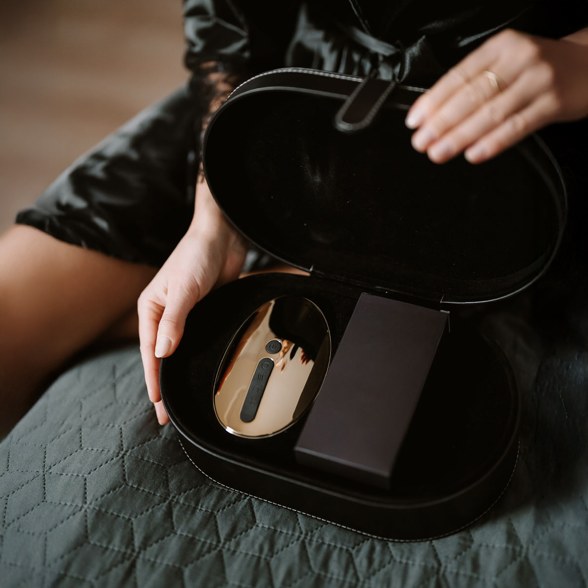 Therm Body Revive Golden antycellulitowy masażer ręczny do ciała i twarzy, elektryczna bańka masująca - obrazek 7